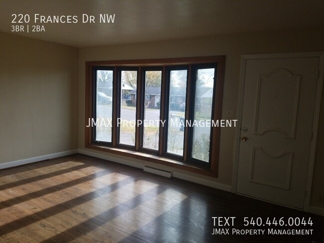 Photo - 220 Frances Dr NW