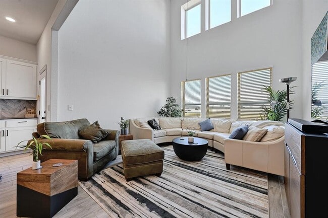 Photo - 13004 Bloomington Dr