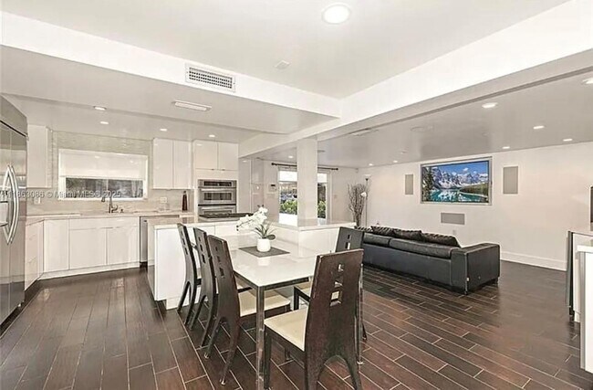 Photo - 2413 Nassau Ln