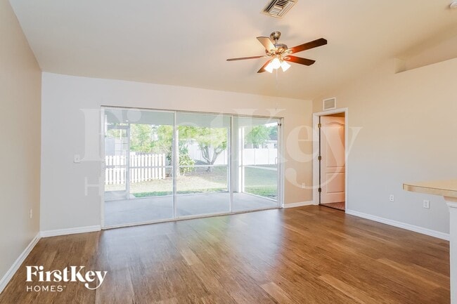 Photo - 363 Claridge Cir