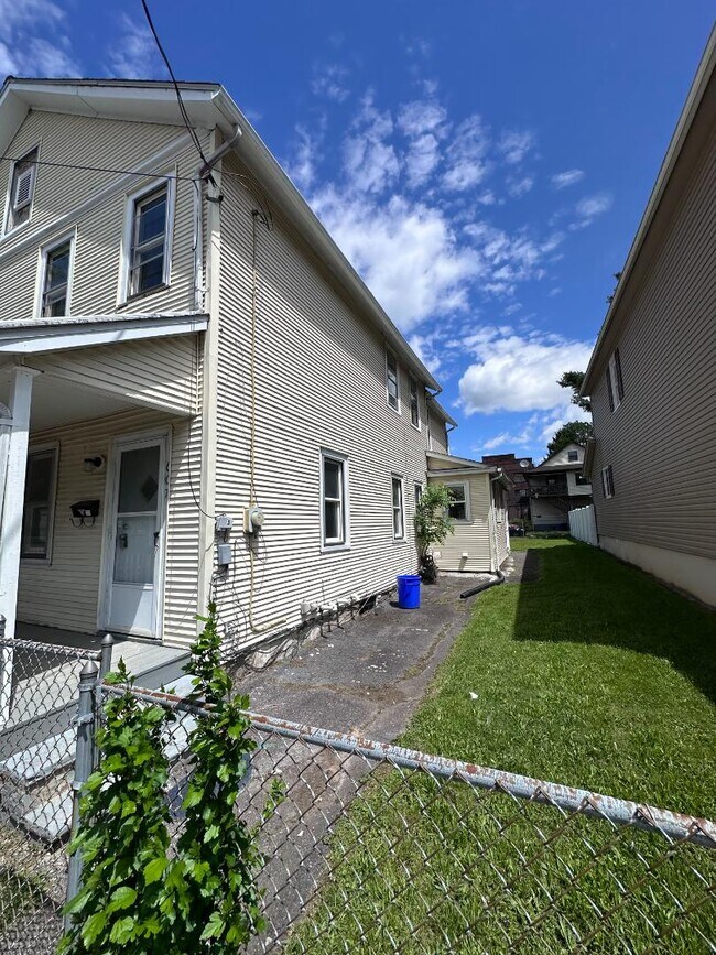 Photo - 607 Plymouth St