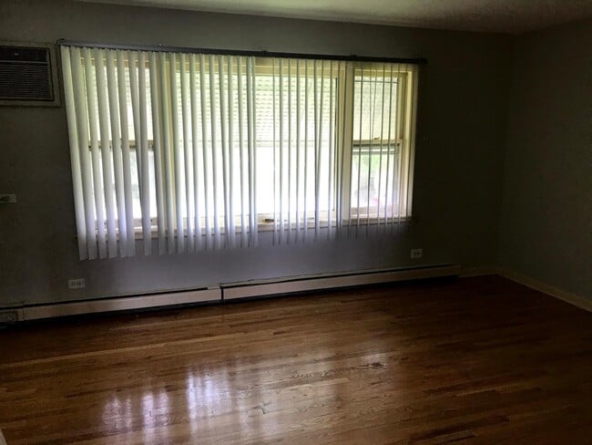 Building Photo - 11005 S Lloyd Dr Unit Apartment for rent