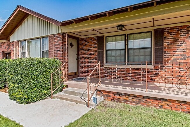 Photo - 2229 Churchill Pl