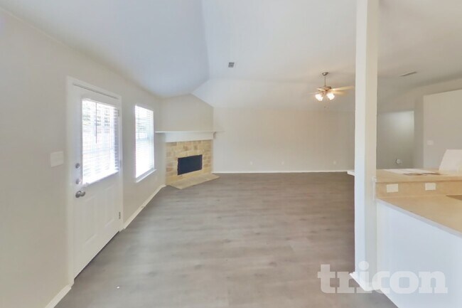 Photo - 1584 Sandhurst Dr
