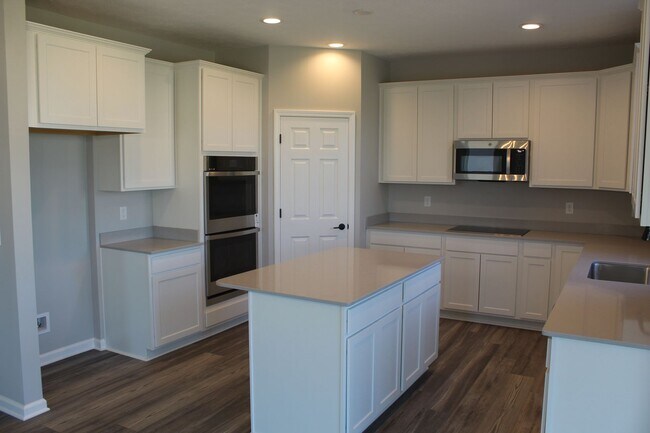 Photo - Move in Ready Beautiful 4 BR in Brownsburg!