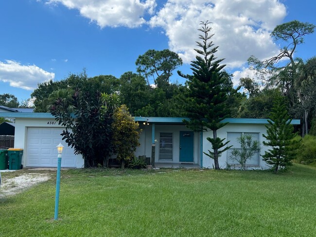 Photo - AVAIL 10/15 -- $1,200 ** Annual ** 2 Bed /...