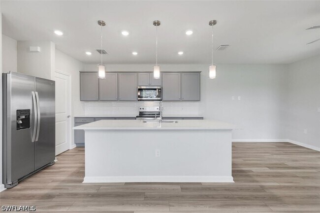 27907 Radiant Ct