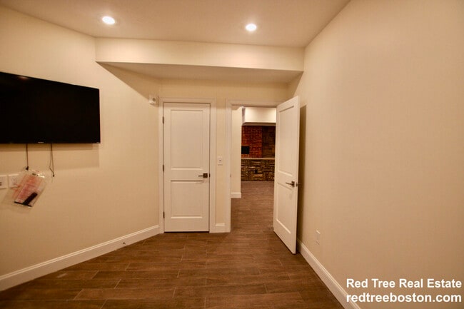 Photo - 1618 Beacon St