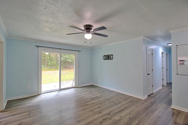 Photo - 1062 Kelly Dr