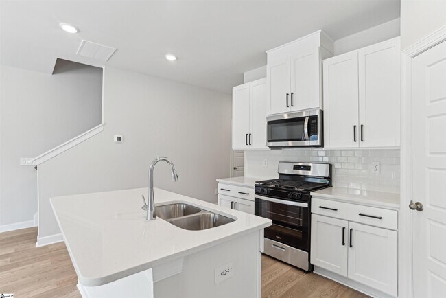 7 Gramercy Wds Ln