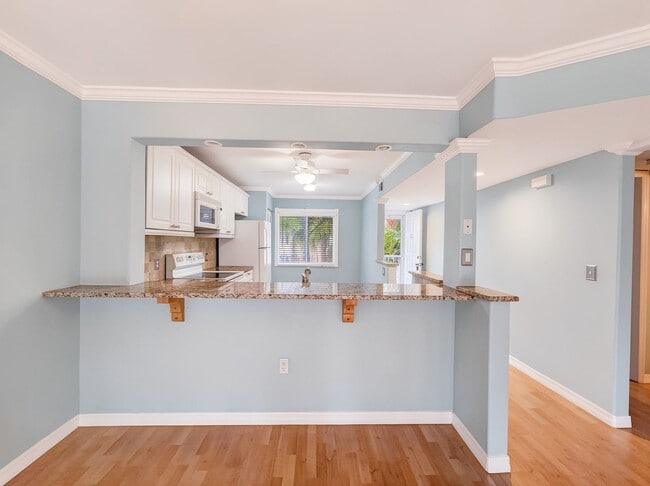 Building Photo - Stunning Sandpiper Bay 2 bed/2 bath end unit condo