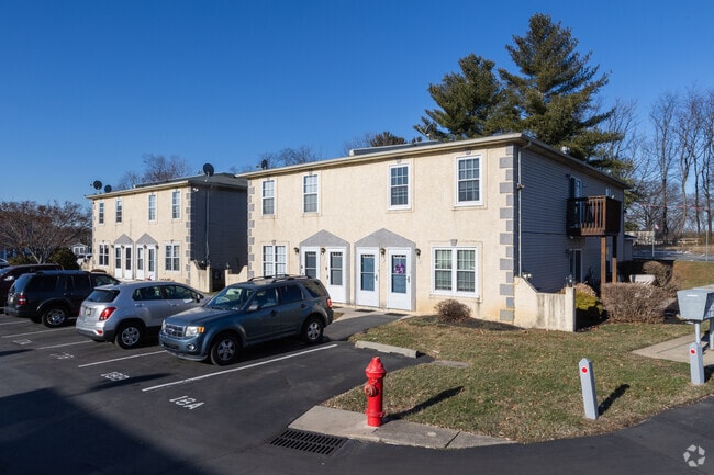 Photo - Courtyard of Thomas Holmes Apartments