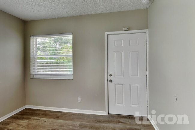 Photo - 1404 Fernwood Pl