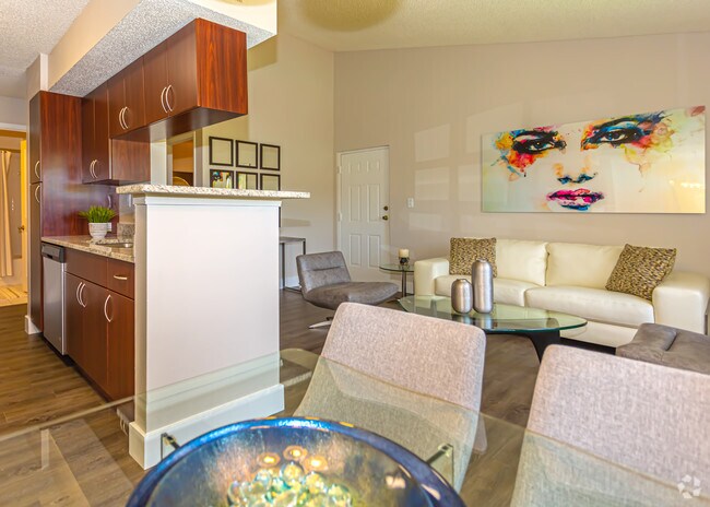 2 BDR / 2 BA - 911 Sq Ft