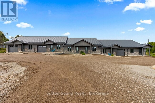 Photo - 18 Maple Golf Crescent