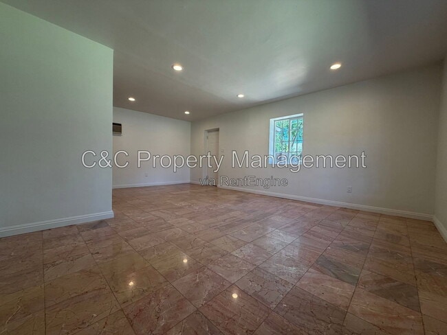 Photo - 281 W 12th St