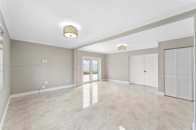 Photo - 810 E 9th Pl Unit B