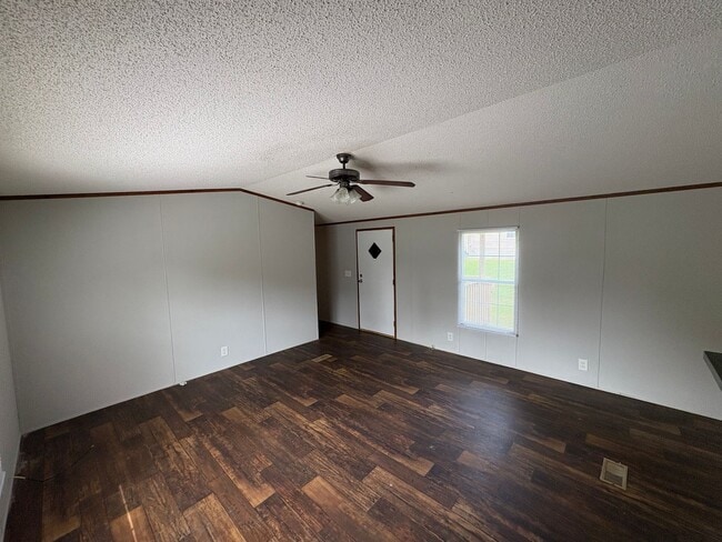 Photo - 70 Henderson Rd