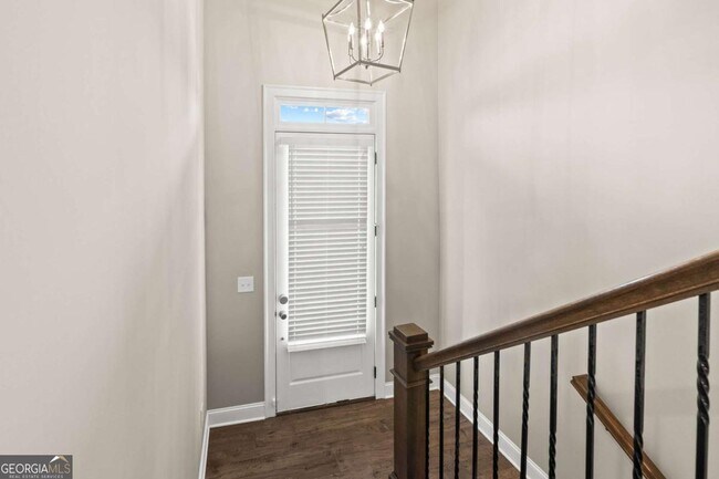 Photo - 1098 Township Square