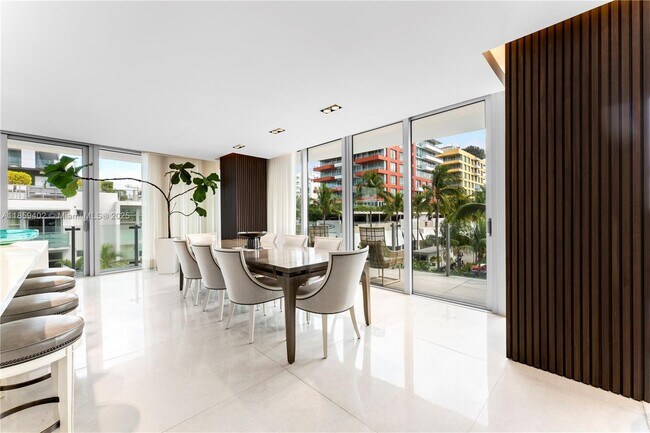 Photo - 1 Collins Ave Unidad 308 Rental