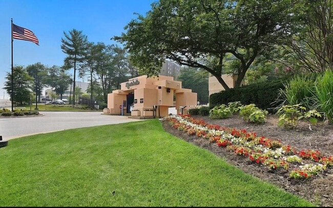 Puerta de vigilancia para la propiedad - 5901 Mt Eagle Dr Unidad 910