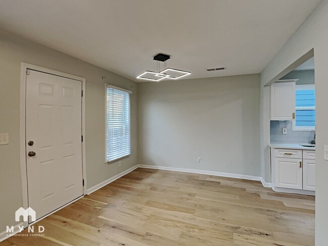 Photo - 480 Rockwell St SW