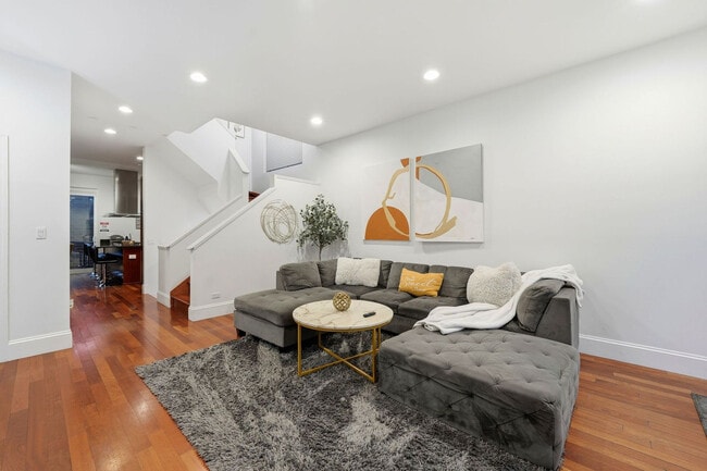 Photo - 1621 W Beach Ave Unit ID1244913P