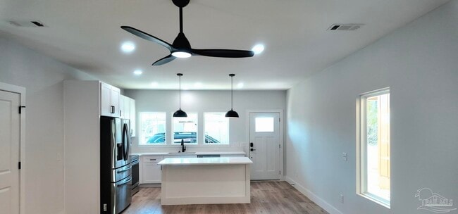 Photo - 315 N Pace Blvd