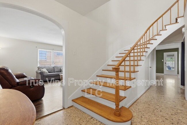 Photo - 2423 W Gramercy Pl