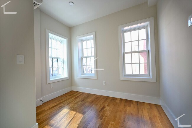 Photo - 2 Winchester St