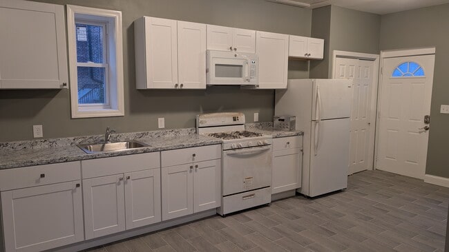Building Photo - 77 MacArthur Ave Unit 2