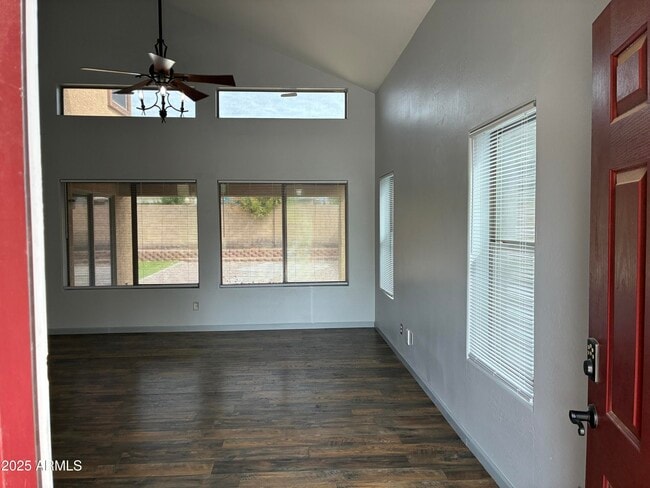 Photo - 25550 W Pioneer St