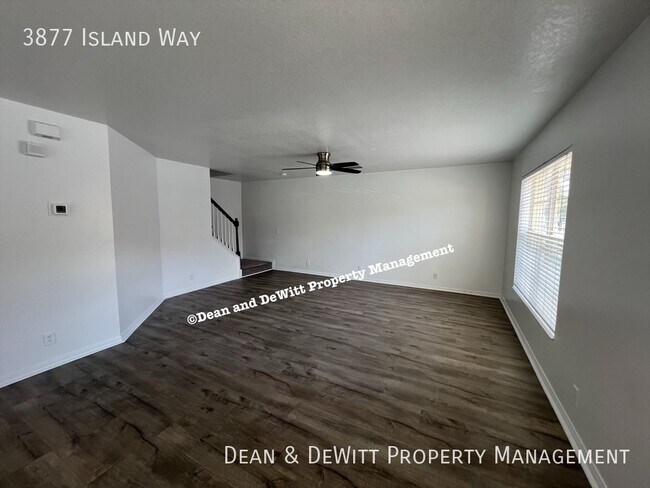 Photo - 3877 Island Way