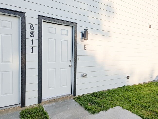 Photo - 6811 Glass St