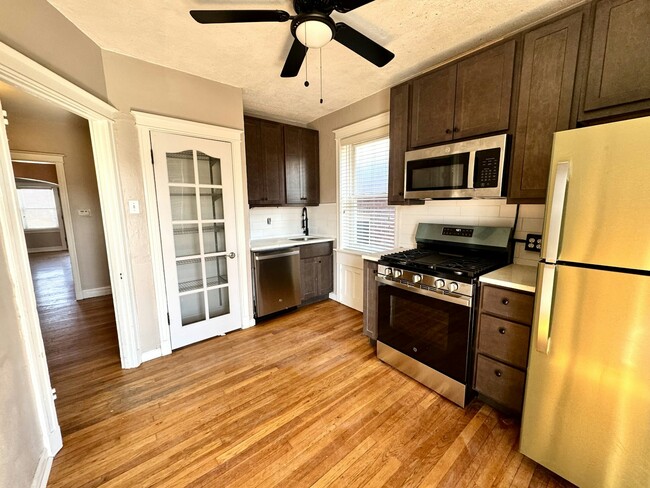 Photo - 4930 Tholozan Ave