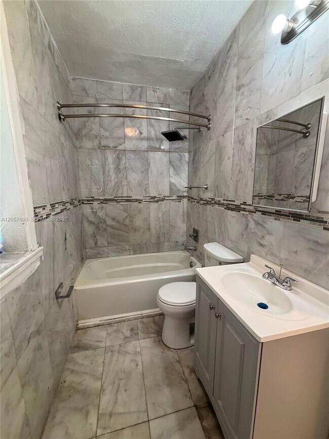 Building Photo - 1079 NW 112th Terrace Unit 3