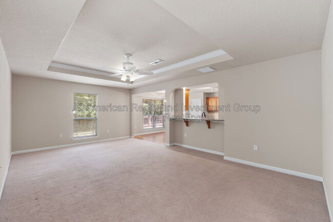Photo - 2271 Lewis St