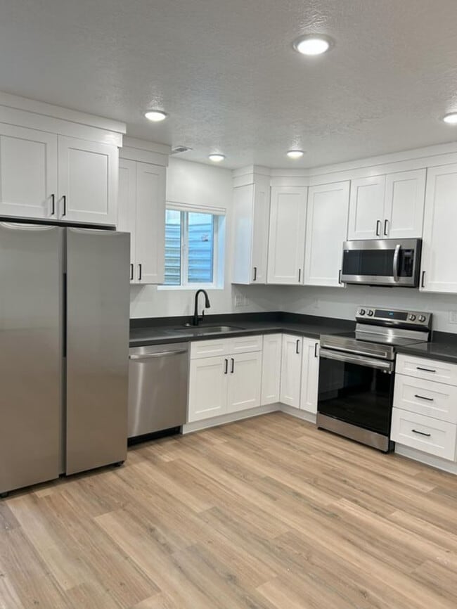 Photo - 288 E Center St