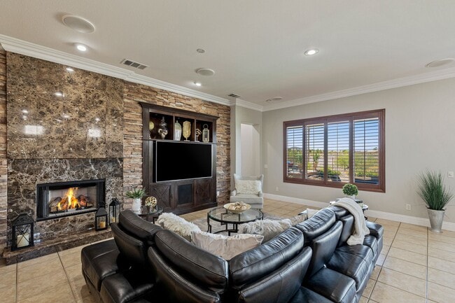 Photo - 7 Braelinn Dr