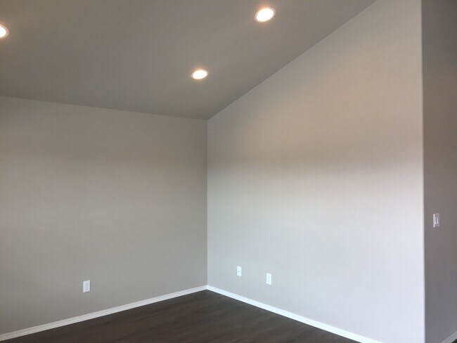Photo - Newer 2 Bedroom / 1 Bathroom in SW Redmond
