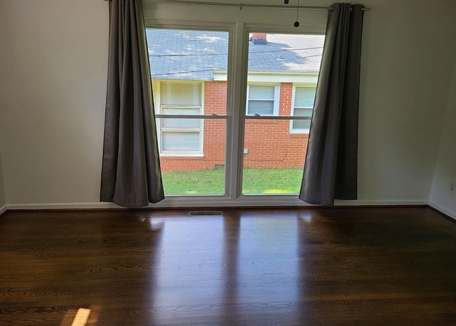 Living room - 3500 Rogers St