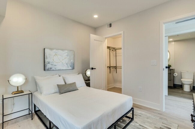 Photo - 1716 14th St NW Unidad 51