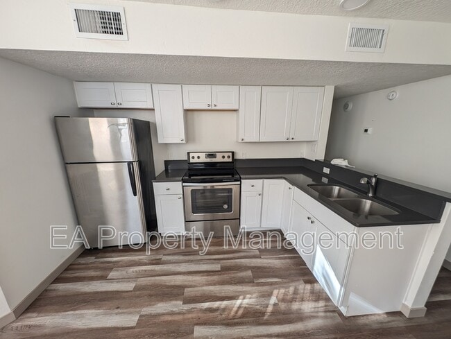 Photo - 725 Edith Blvd SE