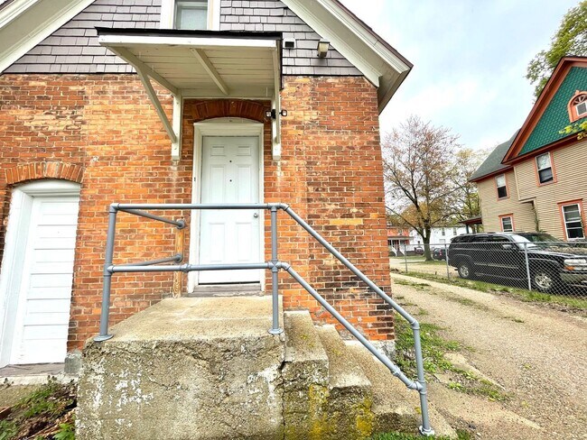 815 W Walnut St Unit 1