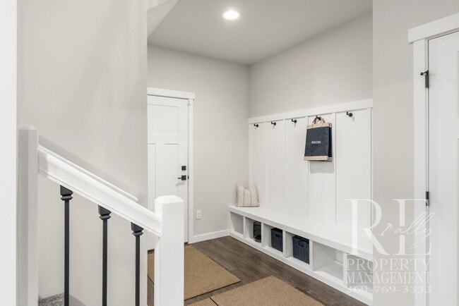 1762 NE Crystallia Ct