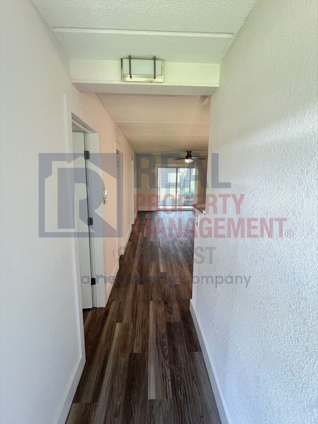 Photo - 649 S Tamiami Trl