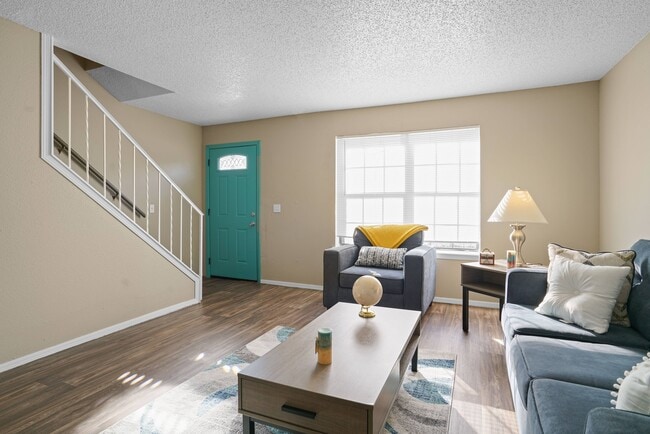 2BD, 1,5BA - 1100SF - Sala de estar