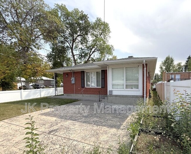 Building Photo - 1825 1st Ave S Rental