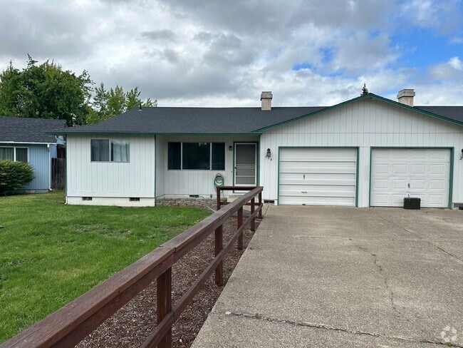 Building Photo - Updated 2 bed 1 bath dulpex in Springfield! Rental