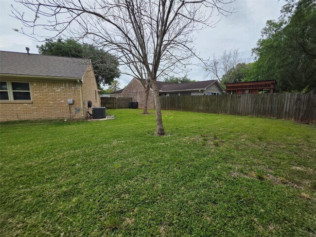 Photo - East Heatherock Circle, Sugar Land, TX 77479 - 3 BR 2 BA single-family home